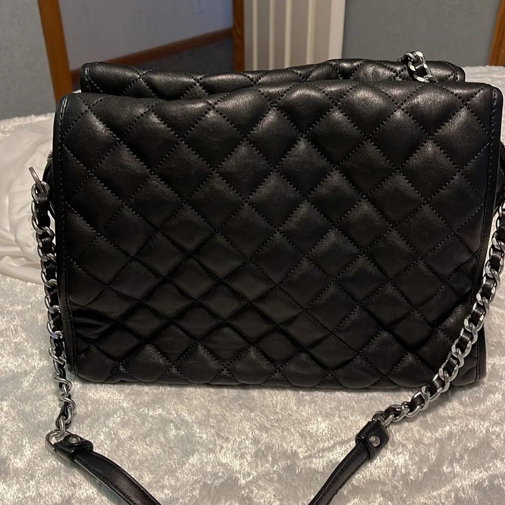Michael Kors Black lambskin leather shoulder bag with rhodium chrome hardware - Picture 3 of 8